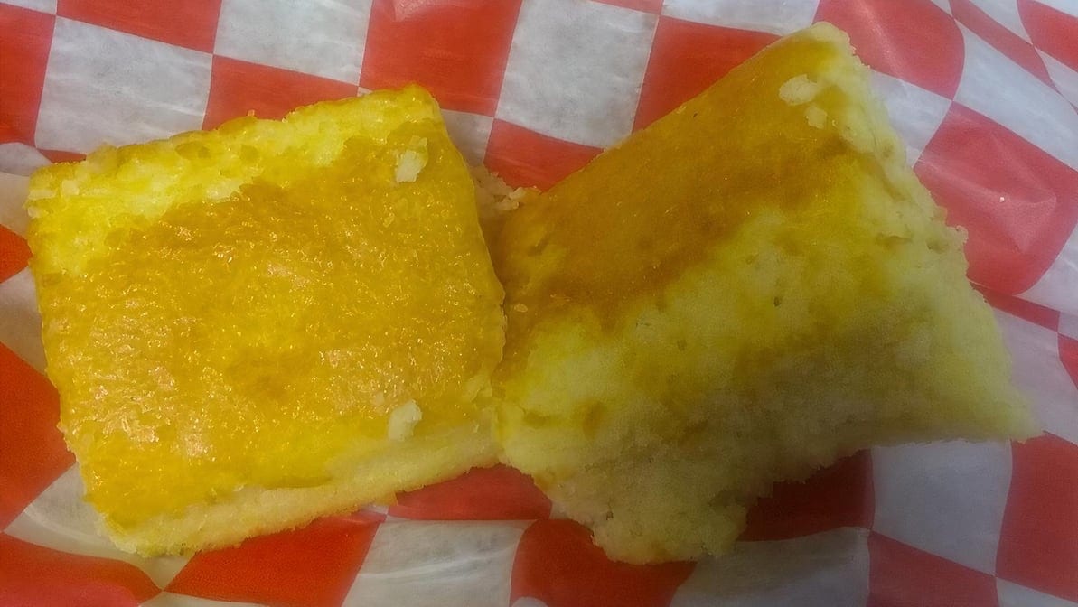 Cornbread (2 Pieces).